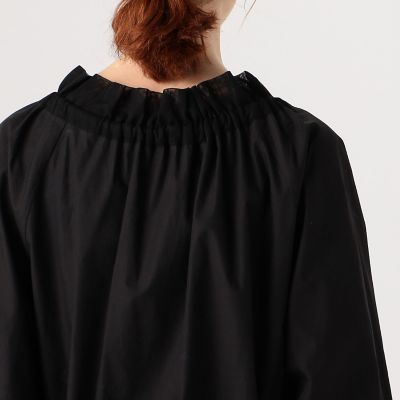 ブラックコンビネーション　ネックフリルブラウス