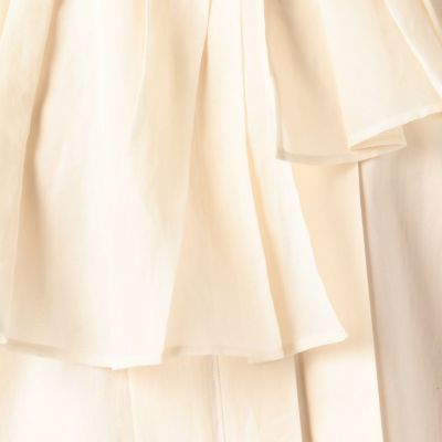 エクリュコンビネーション　アシンメトリーフリルブラウス