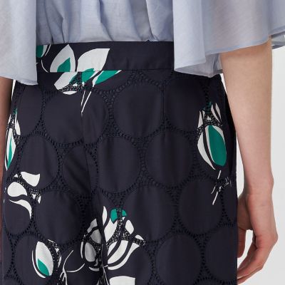 アイレットフルール　ストレートパンツ