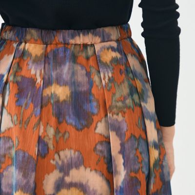 ヴァーミリオンプリント タックスイングスカート | maison