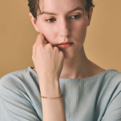 ＜　Ｅｖａ　Ｈａｎｕｓｏｖａ　ｆｏｒ　ａｇｅｔｅ　（エヴァハヌソヴァフォーアガット）＞ブレスレット