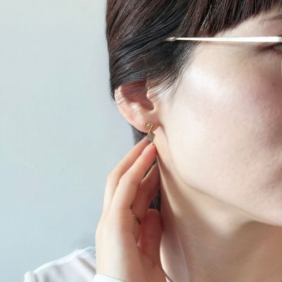 agete k10 クォーツ ピアス チャーム フープピアス K10クォーツ／シェルピアスチャーム | agete/アガット | 三越伊勢丹