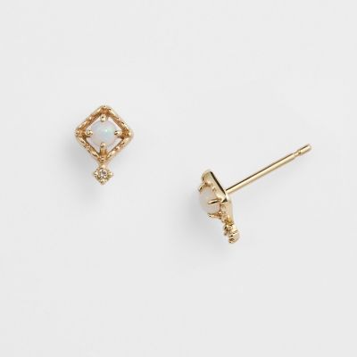Ｋ１０オパールピアス