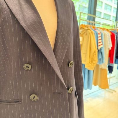 リネンブレンド ピンストライプ ダブル4ボタン ピークトラペル