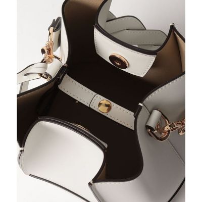 【ＧＩＡＮＮＩ　ＮＯＴＡＲＯ　ｐｅｒ　ａｌｌｕｒｅｖｉｌｌｅ　】巾着バッグ