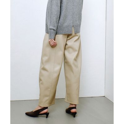 フェイクレザーフロントシームパンツ