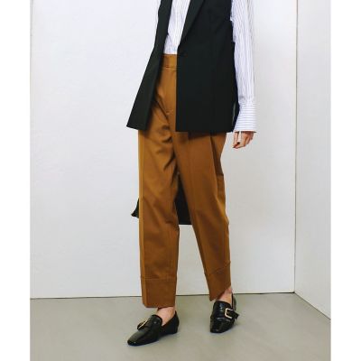 タックテーパードパンツ