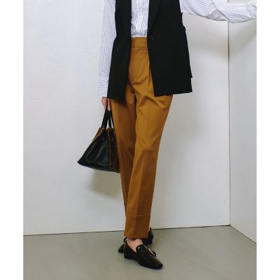 タックテーパードパンツ