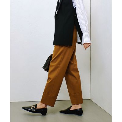 タックテーパードパンツ