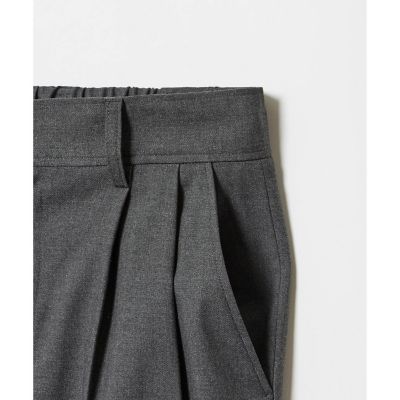 タックテーパードパンツ