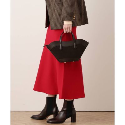 Scalloped leather―trimmed raffia