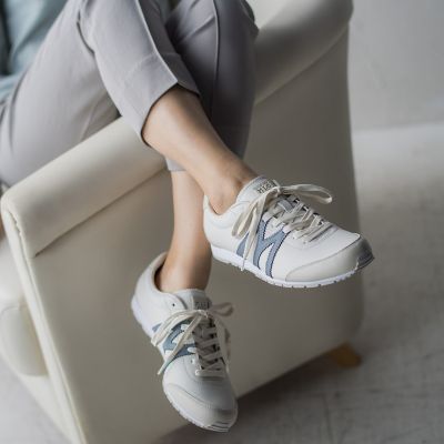 ＜MAYSON GREY（Women）＞【ＭＩＺＵＮＯ】ＭＬＣ－０スニーカー