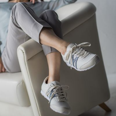【ＭＩＺＵＮＯ】ＭＬＣ－０スニーカー