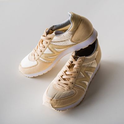 【ＭＩＺＵＮＯ】ＭＲ１スニーカー