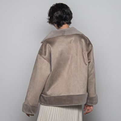 カジュアルだけど女っぽいフェイクムートンジャケット | MAYSON GREY