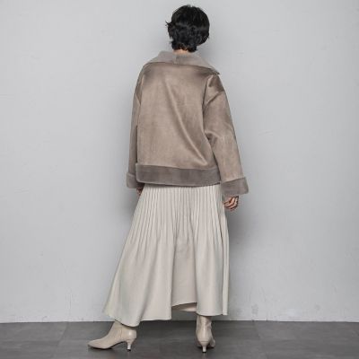 カジュアルだけど女っぽいフェイクムートンジャケット | MAYSON GREY