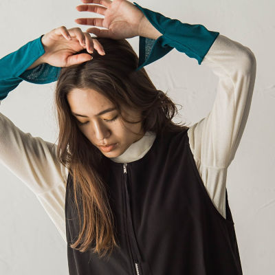 ＜MAYSON GREY（Women）＞バイカラーハイネックシアーテレコプルオーバー≪手洗い可能≫