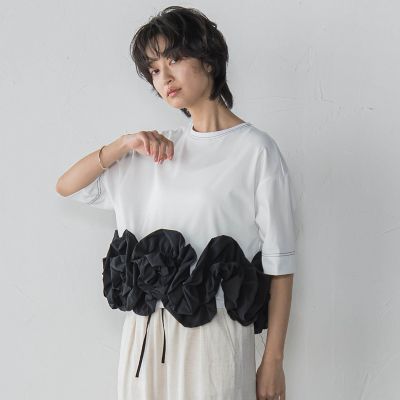 ボリュームフリルヘムドッキングクロップドＴシャツ≪手洗い可能≫