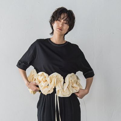 ボリュームフリルヘムドッキングクロップドＴシャツ≪手洗い可能≫