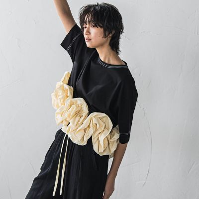 ボリュームフリルヘムドッキングクロップドＴシャツ≪手洗い可能≫