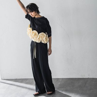 ボリュームフリルヘムドッキングクロップドＴシャツ≪手洗い可能≫