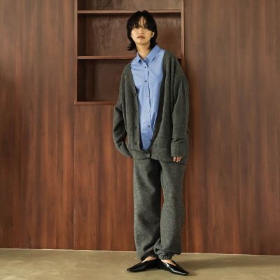 最終価格グレー プリーツプリーズ ロングカーディガンVネック　グレー ウィメンズ／トップス／カーディガン – isseymiyake.com