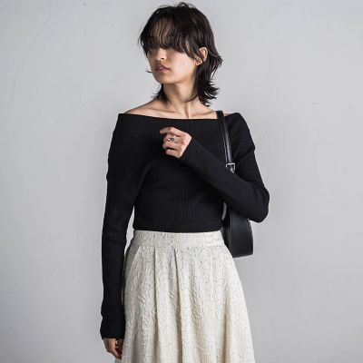 【ＷＥＢ限定カラーあり】オフショルダーニットプルオーバー≪手洗い可能≫