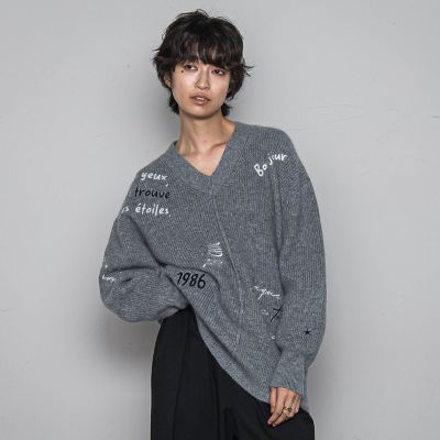 マジック　可愛い　ネクレース　(LSW ) メッセージ刺繍Vネックニットプルオーバー≪手洗い可能≫ | MAYSON