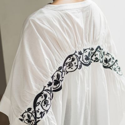 キャンブリックバックギャザー刺繍ブラウス≪手洗い可能≫
