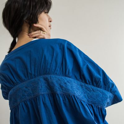 キャンブリックバックギャザー刺繍ブラウス≪手洗い可能≫