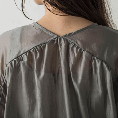 シアーＶネックブルゾン≪洗濯機で洗える≫
