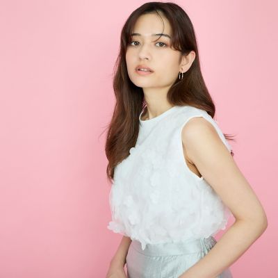 【SALE】QUEENS COURT（Women）/クイーンズコート 3Dフラワーチュールレイヤードプルオーバー&#8810;手洗い可能&#8811; 02オフホワイト トップス【三越伊勢丹/公式】