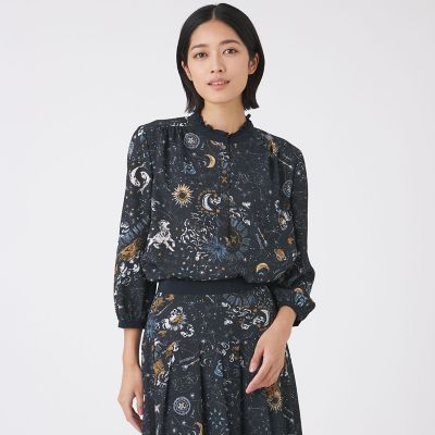 ＜TRANSWORK (Women)＞【ウォッシャブル】コスモ柄プリントブラウス