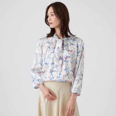 ＜TRANSWORK (Women)＞【ウォッシャブル】サテンフラワープリントブラウス