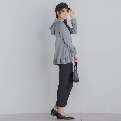リボンモチーフ付きテーパードパンツ≪洗濯機で洗える≫