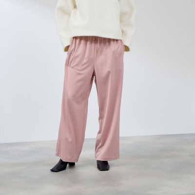 ＜QUEENS COURT（Women）＞スポンディッシュサテンイージーパンツ≪手洗い可能≫