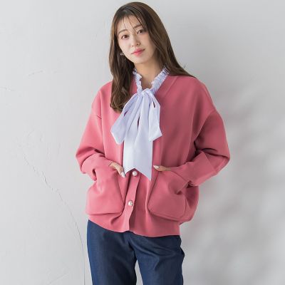 ＜QUEENS COURT（Women）＞【ＷＥＢ別注】パールボタンＶカーデ≪手洗い可能≫