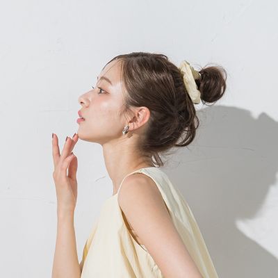 シュシュ付きバルーンシルエットブラウス≪洗濯機で洗える≫