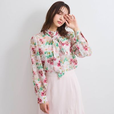 ＜QUEENS COURT（Women）＞フラワーシアーハイネックブラウス≪洗濯機で洗える≫