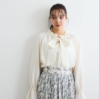 QUEENS COURT（Women）/クイーンズコート フィブリルサテンリボンタイブラウス≪手洗い可能≫