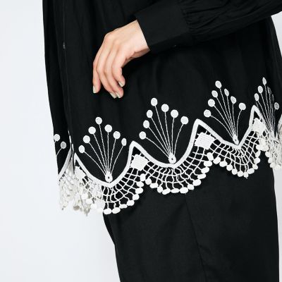 スカラップ刺繍レースブラウス≪手洗い可能≫ | QUEENS COURT (Women