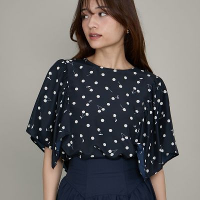 【SALE】QUEENS COURT（Women）/クイーンズコート チェリープリント柄ブラウス&#8810;手洗い可能&#8811; 25ダークネイビー トップス【三越伊勢丹/公式】