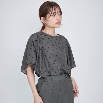 【SALE】QUEENS COURT（Women）/クイーンズコート チェリープリント柄ブラウス&#8810;手洗い可能&#8811; 40ダークグレー トップス【三越伊勢丹/公式】