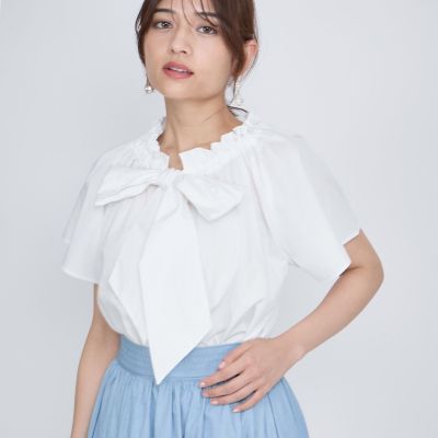 【SALE】QUEENS COURT（Women）/クイーンズコート ボウタイリボンフレアスリーブブラウス&#8810;洗濯機で洗える&#8811; 02オフホワイト トップス【三越伊勢丹/公式】