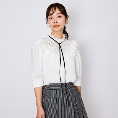 ＜QUEENS COURT（Women）＞フラワーフリルカラーリボンブラウス≪手洗い可能≫