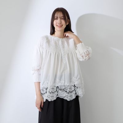 ＜QUEENS COURT（Women）＞前後２ＷＡＹレースシャーリングブラウス