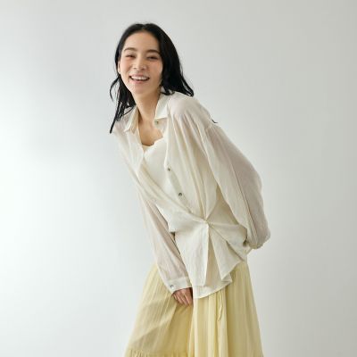 ＜QUEENS COURT（Women）＞リネニーヴェールステンカラーブラウス