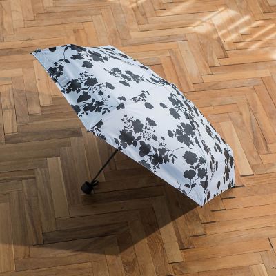 【晴雨兼用】モノトーンフラワー折りたたみ傘ホワイト（ＵＶ９９．８％カット）
