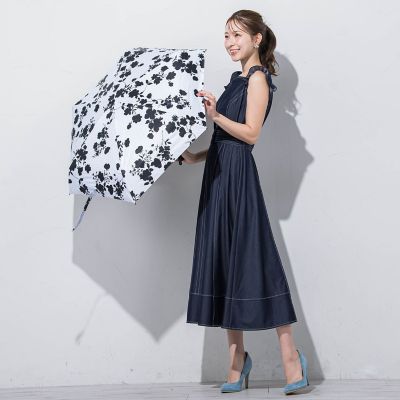 【晴雨兼用】モノトーンフラワー折りたたみ傘ホワイト（ＵＶ９９．８％カット）