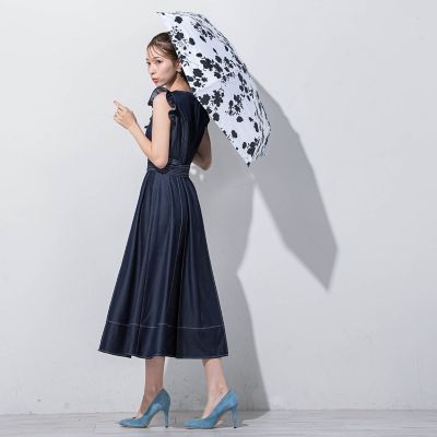 【晴雨兼用】モノトーンフラワー折りたたみ傘ホワイト（ＵＶ９９．８％カット）